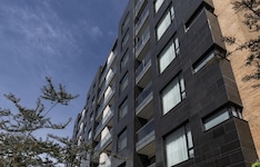 93 Luxury Suites Bluedoors
