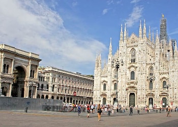 Milán