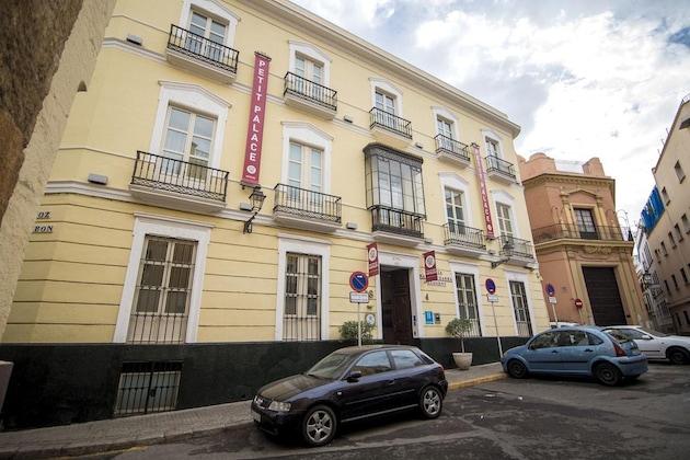 Gallery - Petit Palace Santa Cruz