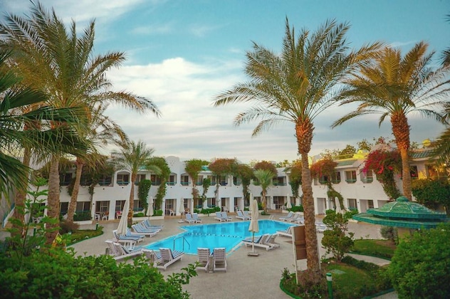 Gallery - Falcon Hills Hotel
