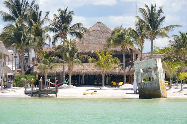 Gallery - Amaité Beach Hotel