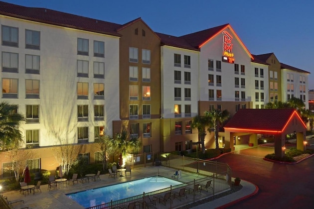Gallery - Red Roof Inn Plus+ San Antonio Downtown - Riverwalk