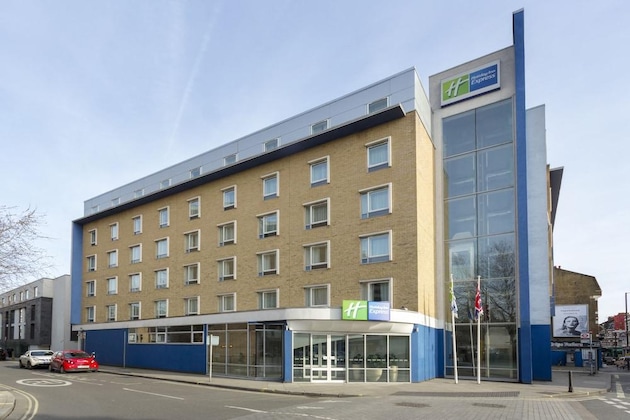 Gallery - Premier Inn London Fulham