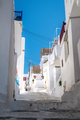 Gallery - Madres Houses