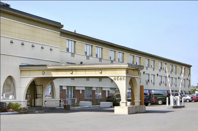 Gallery - Days Inn By Wyndham Montreal Airport Conference Centre