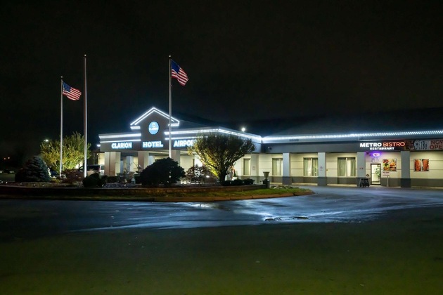 Gallery - Clarion Hotel Detroit Metro Airport
