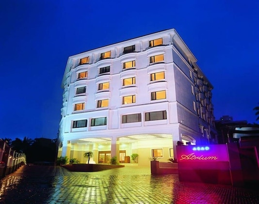Gallery - Abad Atrium