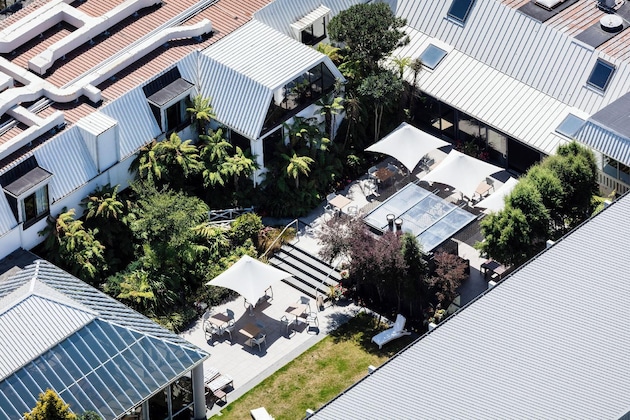 Gallery - Commodore Airport Hotel
