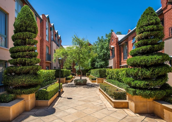 Gallery - Majestic Old Lion Apartments