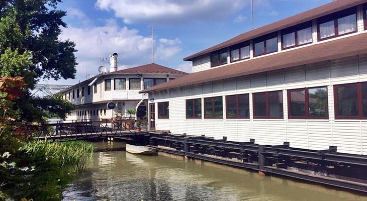 Gallery - Botel Hotel Lisa