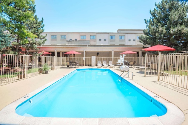 Gallery - Ramada By Wyndham Denver Downtown