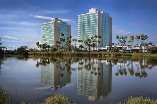 Gallery - DoubleTree By Hilton Hotel at the Entrance to Universal Orlando
