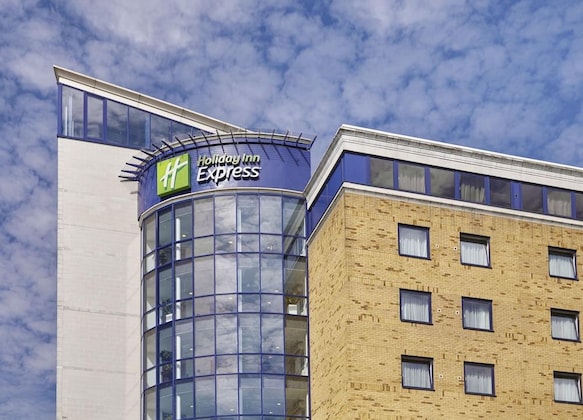 Gallery - Holiday Inn Express London - Newbury Park, An Ihg Hotel