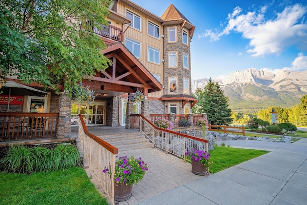 Gallery - Falcon Crest Lodge By Clique