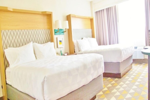 Gallery - Holiday Inn Long Beach Downtown