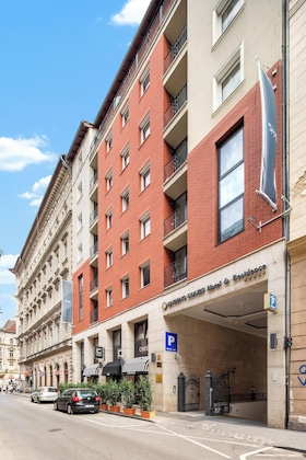 Gallery - Queen's Court Hotel & Residence