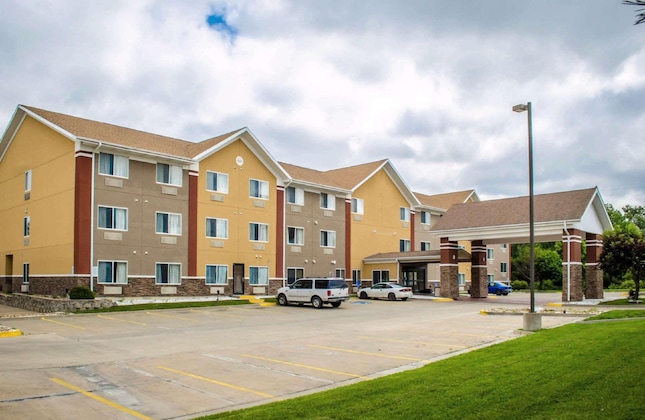 Gallery - Quality Suites St. Joseph