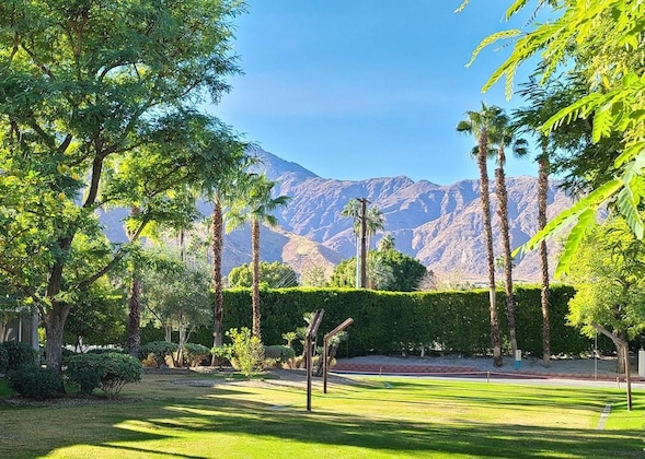 Gallery - Margaritaville Resort Palm Springs