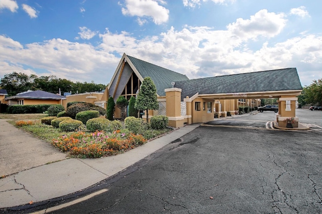 Gallery - Red Carpet Inn