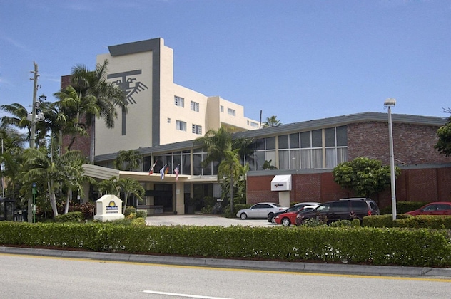 Gallery - Thunderbird Beach Hotel