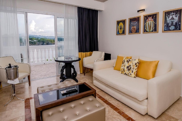 Gallery - Grand Palladium Lady Hamilton Resort & Spa All Inclusive