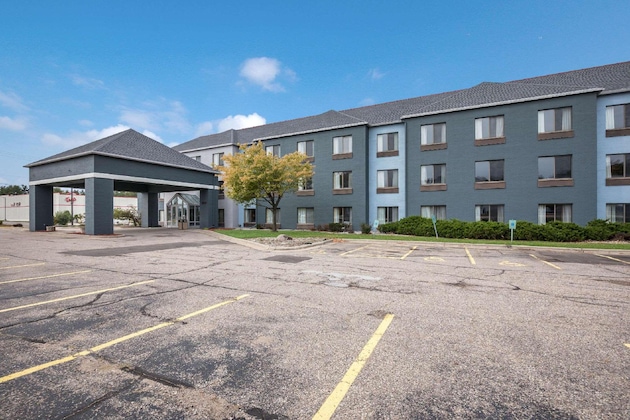 Gallery - Rodeway Inn & Suites
