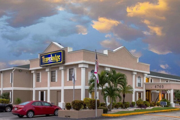 Gallery - Travelodge by Wyndham Fort Myers