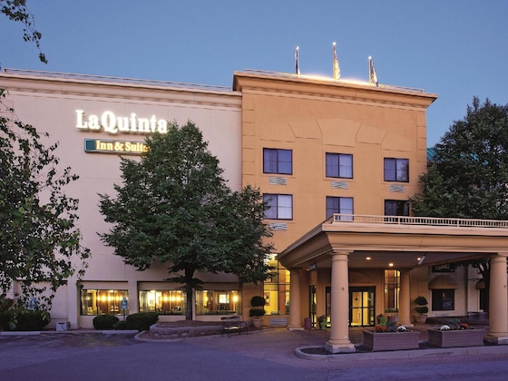 Gallery - La Quinta Inn & Suites By Wyndham Milwaukee Bayshore Area
