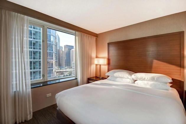 Gallery - Embassy Suites By Hilton Chicago Downtown Magnificent Mile