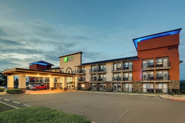 Gallery - Holiday Inn Express Hotel & Suites Branson 76 Central By Ihg