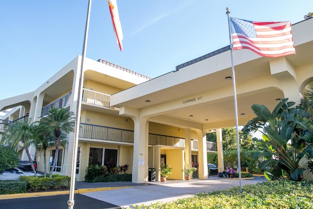 Gallery - Quality Inn Palm Beach International Airport