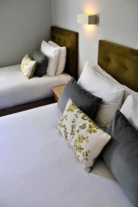 Gallery - Victoria Square Hotel