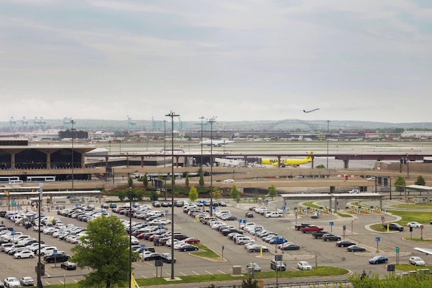 Gallery - Newark Liberty International Airport Marriott