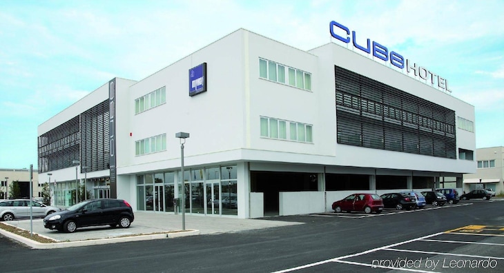 Gallery - Hotel Cube