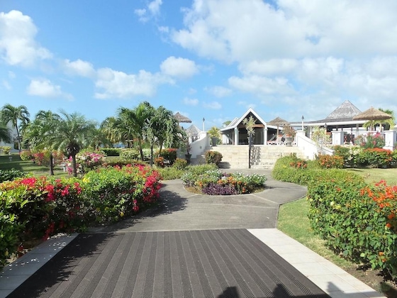 Gallery - Coyaba Beach Resort