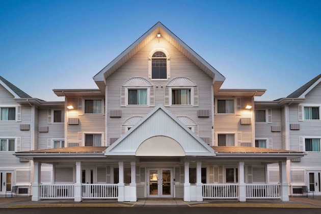 Gallery - Travelodge Suites By Wyndham Moncton