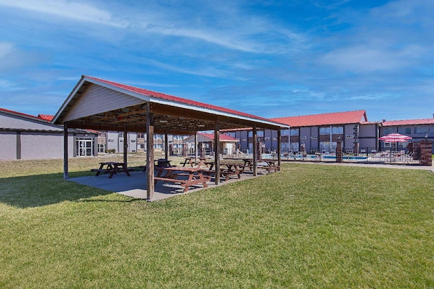 Gallery - Ramada By Wyndham Bowling Green