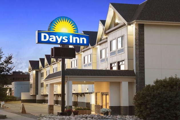 Gallery - Days Inn By Wyndham Calgary Northwest