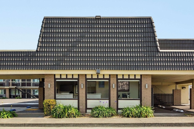Gallery - Super 8 By Wyndham Eureka