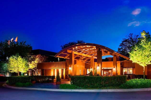 Gallery - Sheraton Milwaukee Brookfield Hotel