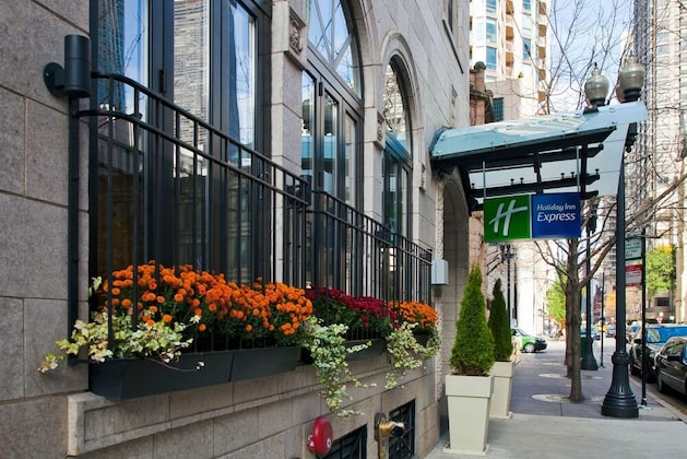 Gallery - Holiday Inn Express Chicago-Magnificent Mile, An Ihg Hotel