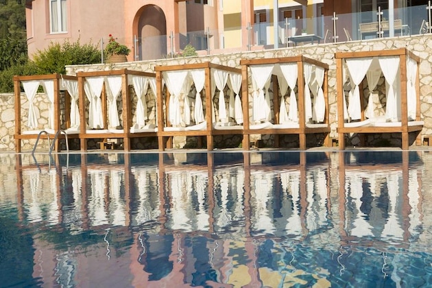 Gallery - Red Tower Hotel & Suites