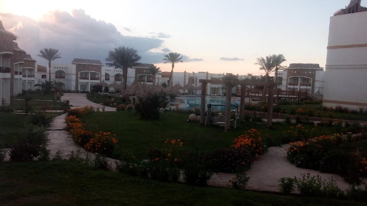 Gallery - Gardenia Plaza