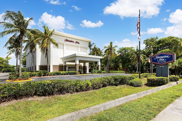 Gallery - Hampton Inn Central Naples