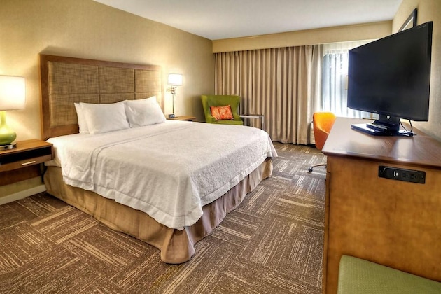Gallery - Hampton Inn & Suites Asheville I-26