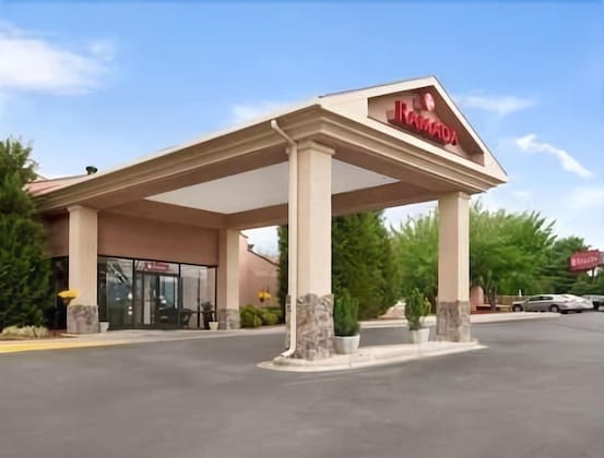 Gallery - Ramada By Wyndham Asheville Near Downtown