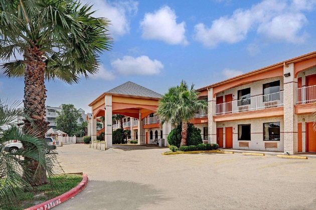 Gallery - Super 8 By Wyndham Galveston