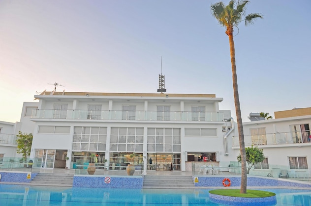 Gallery - Fedrania Gardens Hotel
