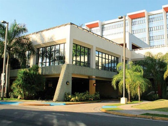 Gallery - Howard Johnson Centro Cardiovascular San Juan