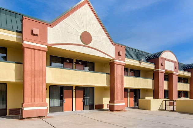 Gallery - Days Inn Macon North
